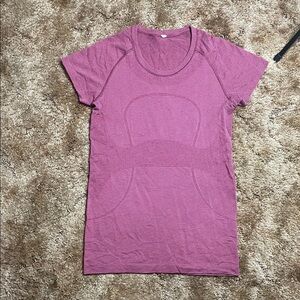 Lululemon Swiftly Tech Short Sleeve Woman’s Athletic Shirt Size 6